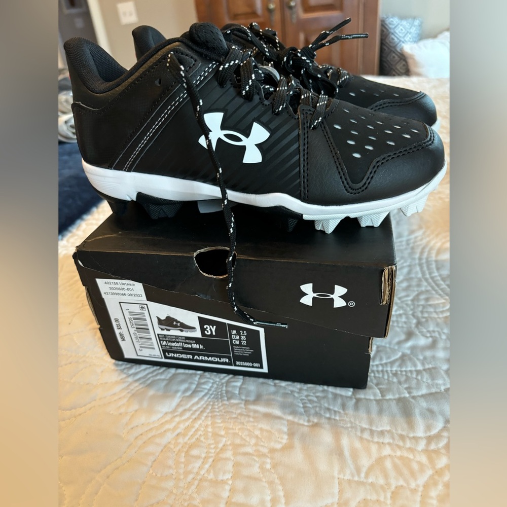 Kids NIB cleats